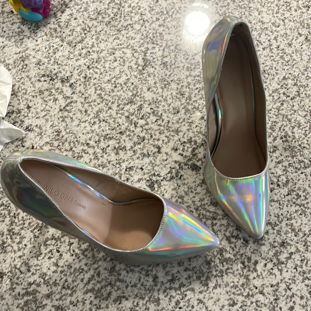 Holographic heels